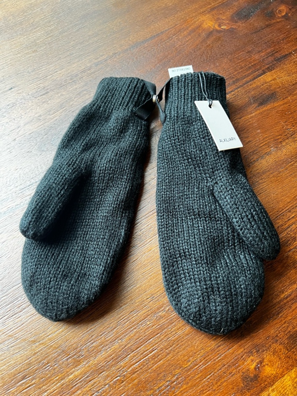Aritzia Auxiliary Fleece Lined NWT Knit Mittens Black Winter Gloves